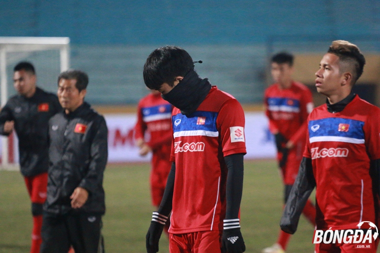 Duy Mạnh chắc chắn ngồi ngoài, U23 Việt Nam đóng cửa tập kín 