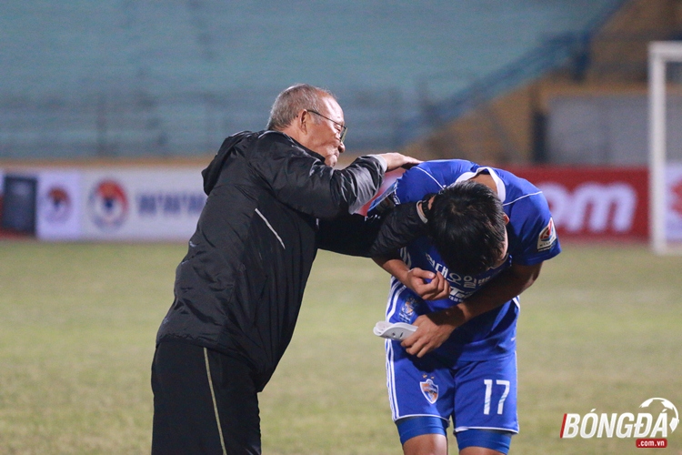 Ảnh bài viết HLV Park Hang-seo tiện tay "dạy bảo" cầu thủ Ulsan Hyundai 