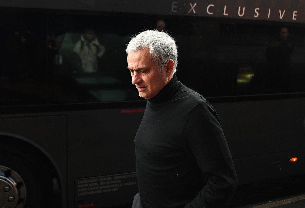 Mourinho sắp vượt mặt Sir Alex ở League Cup