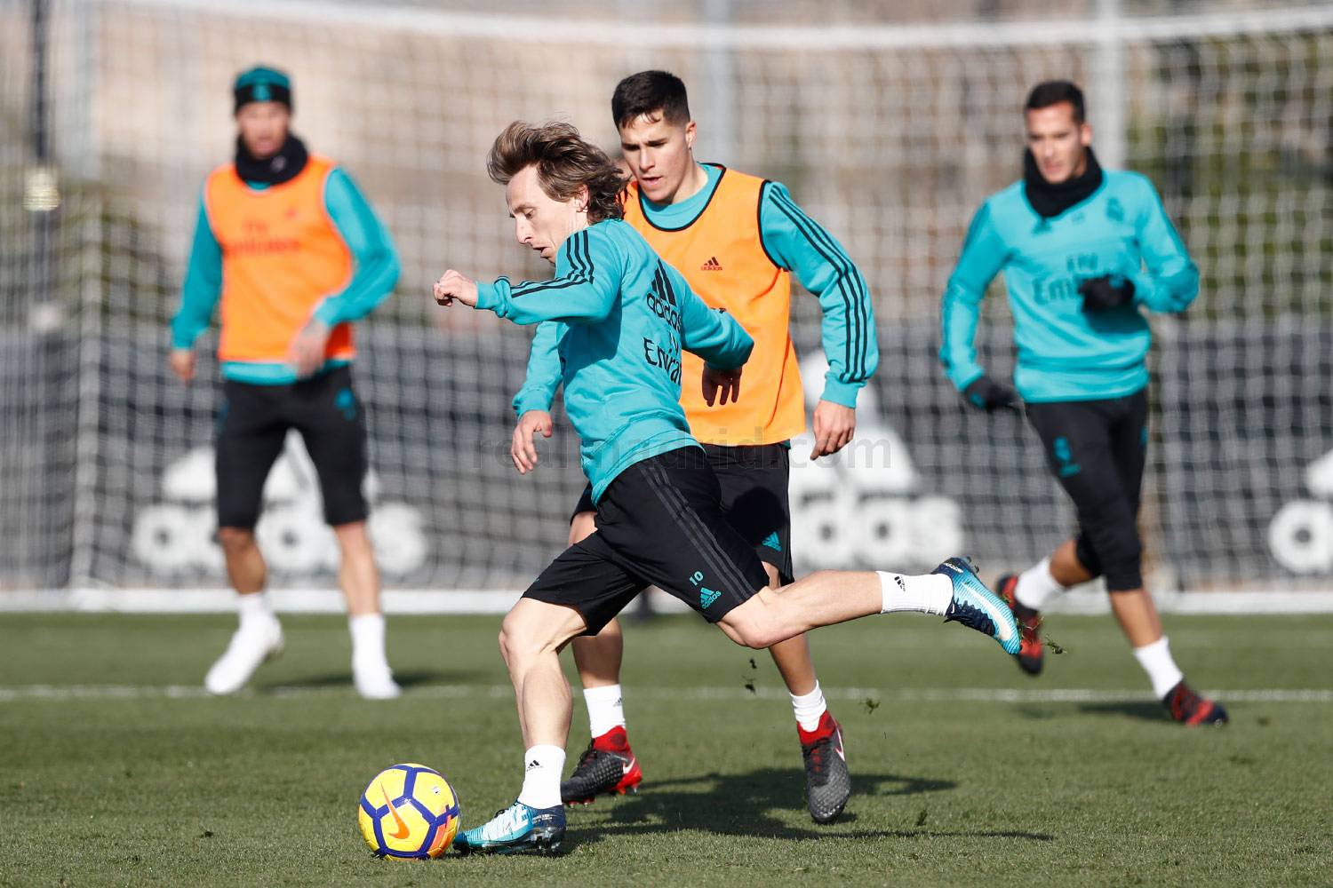 Ảnh bài viết Ronaldo liên tục bỏ tập khi Real Madrid chuẩn bị cho El Clasico