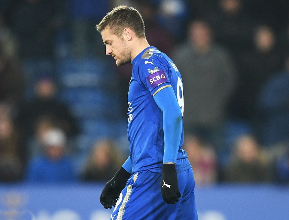 Vardy và Mahrez sút hỏng phạt đền, Leicester bị Man City loại cay đắng trên chấm luân lưu