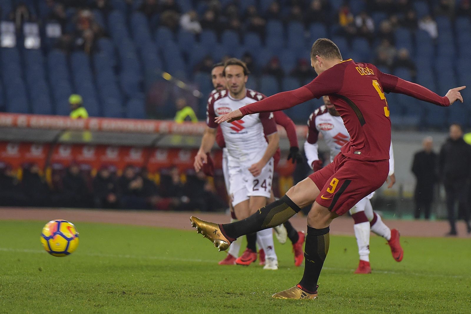 Dzeko sút hỏng penalty, Roma dừng bước tại Coppa Italia