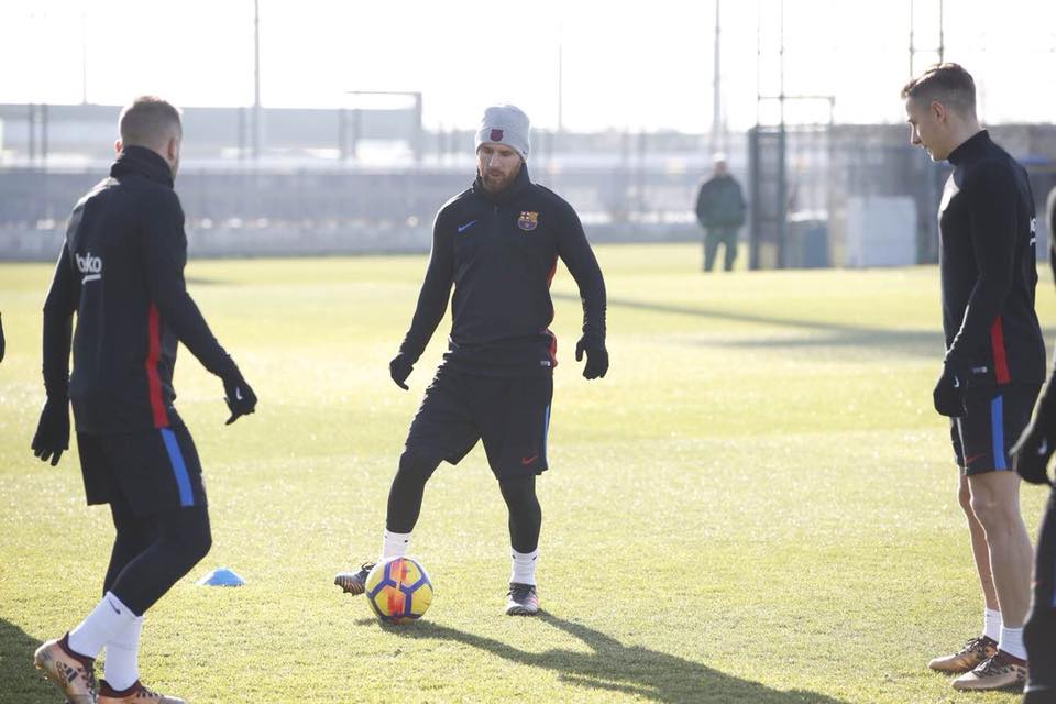 Ảnh bài viết Mặc giá rét, Messi vẫn 'luyện công' chờ El Clasico