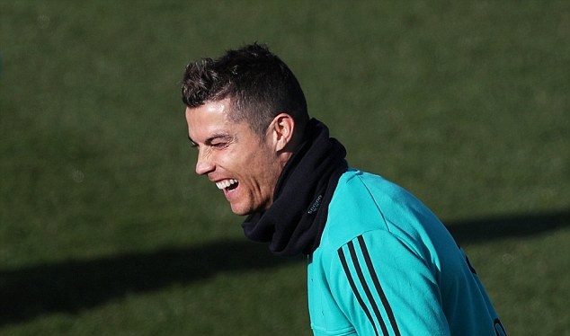 Ảnh bài viết Như chưa hề chấn thương, Ronaldo tươi tắn chờ bắn hạ Barca