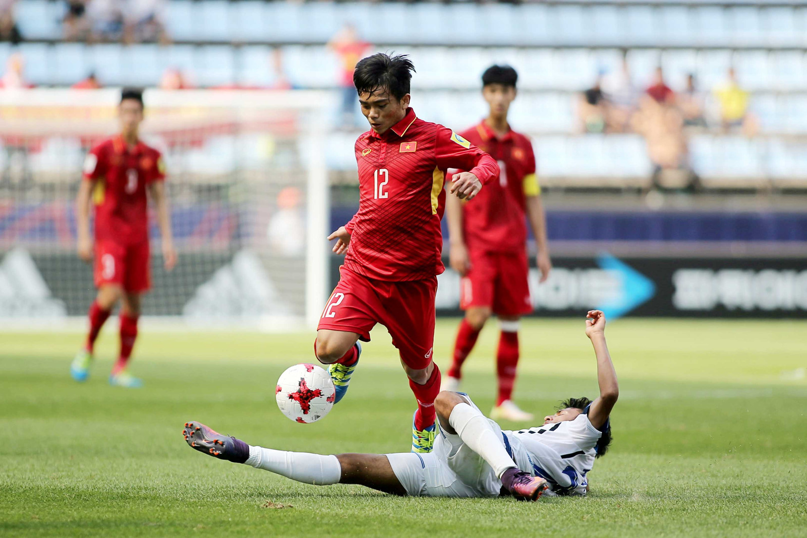 Ảnh bài viết Điểm tin bóng đá Việt Nam sáng 23/12: Hải Phòng nhận "tiếp viện" từ bầu Đức