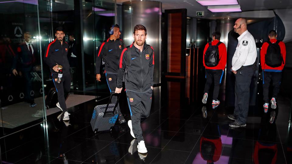 Ảnh bài viết Messi và đồng đội đã có mặt ở Madrid, El Clasico nóng lên từng giờ
