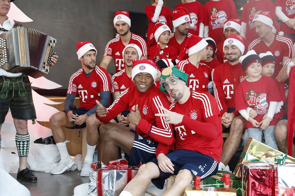 Độc bá Bundesliga, Bayern Munich mở tiệc Giáng sinh đầy màu sắc