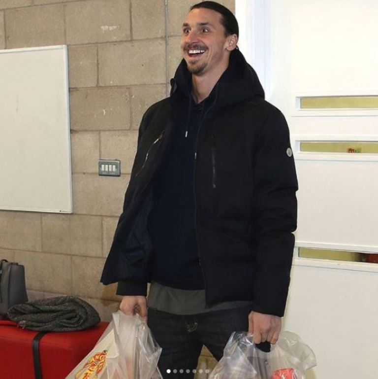 Ảnh bài viết Ibrahimovic hóa ông già Noel, mang niềm vui khó tả cho đám trẻ