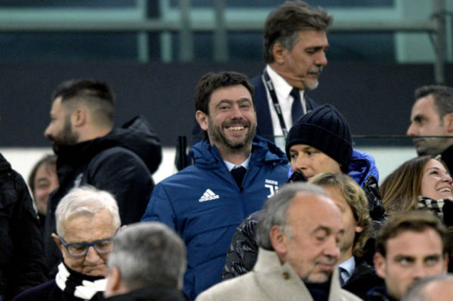 Ảnh bài viết Lãnh đạo Juventus tươi như hoa trên khán đài sau thắng lợi trước Roma