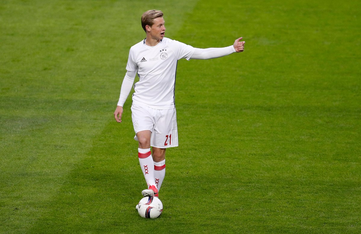 Góc tuyển trạch: Frenkie De Jong - người tái sinh vị trí Libero