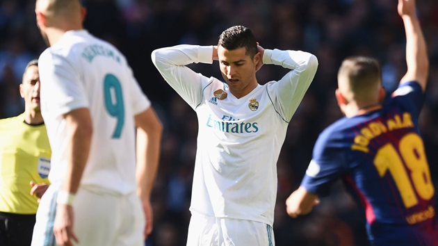 Ảnh bài viết Real Madrid: Ronaldo sấp mặt, đến lúc phải nổ "bom tấn"