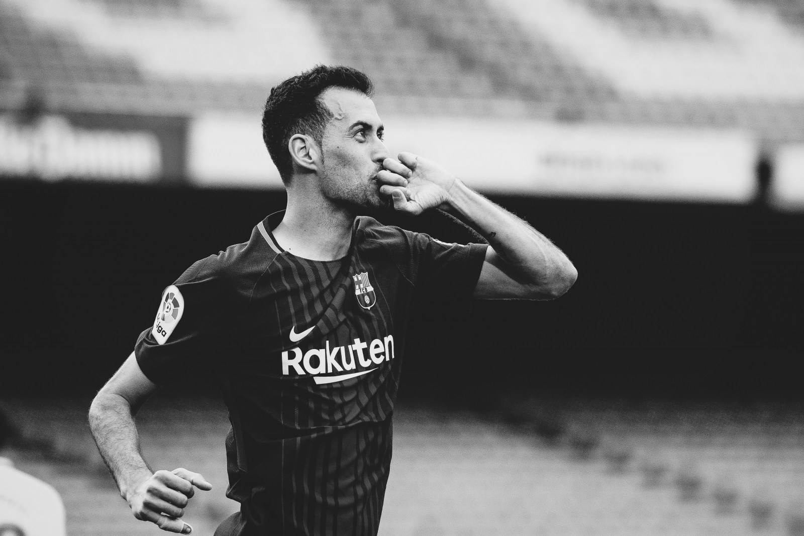 Ảnh bài viết Sergio Busquets: Vĩ đại từ sự giản đơn (Phần 1)