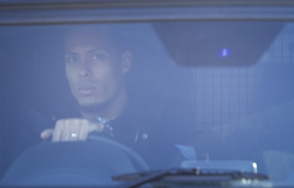 Ảnh bài viết Van Dijk buồn rầu rời Staplewood 