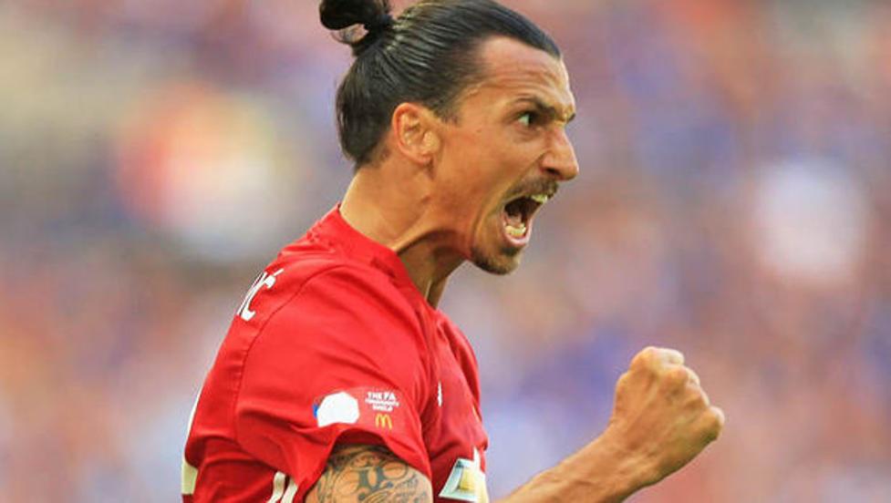 Ibrahimovic 'muối mặt' khi bị công bố điểm chơi bowling