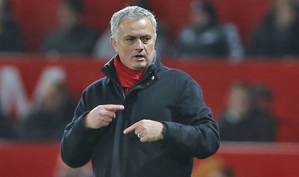 NÓNG: Mourinho không còn kiểm soát được M.U, nội bộ đã loạn