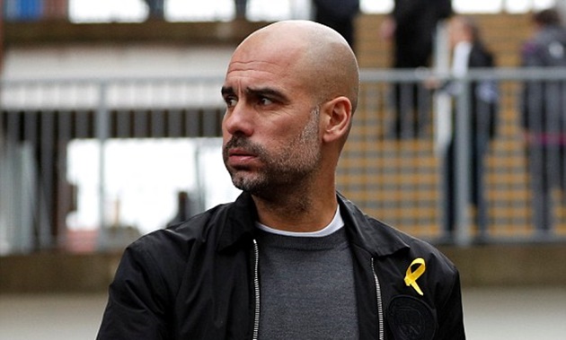 Pep Guardiola thở dài khi Man City chuẩn bị xung trận
