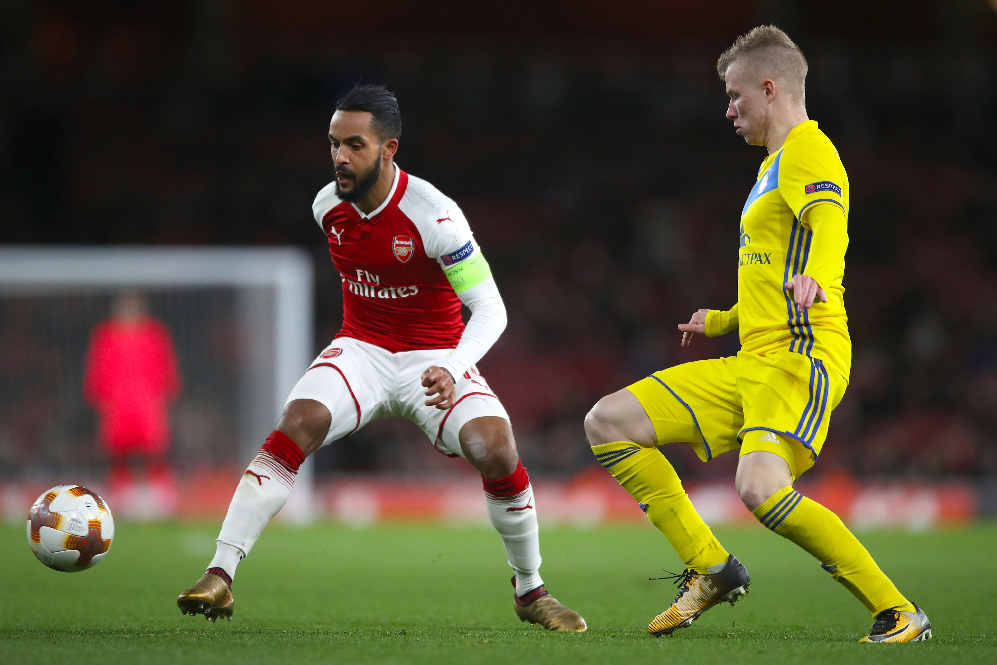 4 đội bóng nước Anh đang hồi hộp chờ tin Walcott