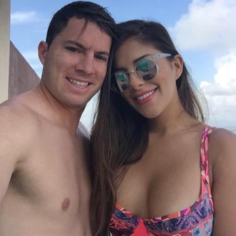 Nàng WAGs gợi tình và chung tình của Bryan Oviedo