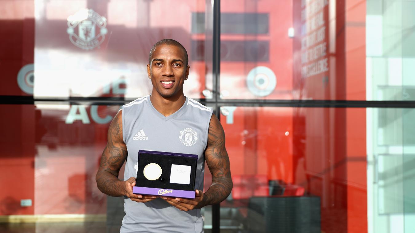 Ảnh bài viết Dàn sao Premier League rạng rỡ khoe 'kỷ niệm chương' đầu năm