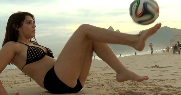 Fiorella Castillo - kiều nữ tâng bóng giỏi như Messi