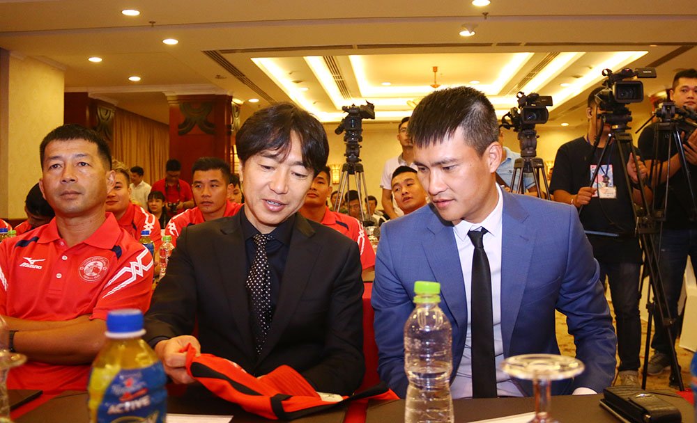 Ảnh bài viết Điểm tin bóng đá Việt Nam tối 05/01: HLV Miura khẳng định tham vọng tại V-League