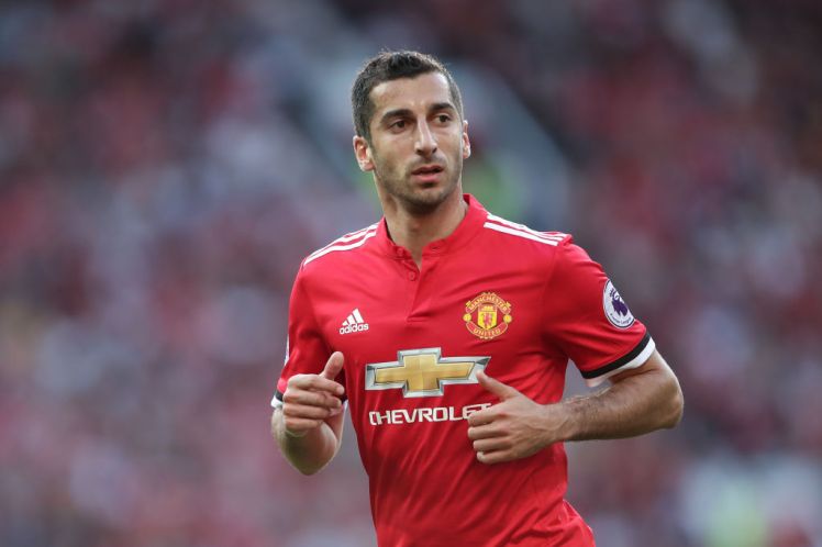 HLV Mourinho xin lỗi Mkhitaryan trước toàn đội Man Utd