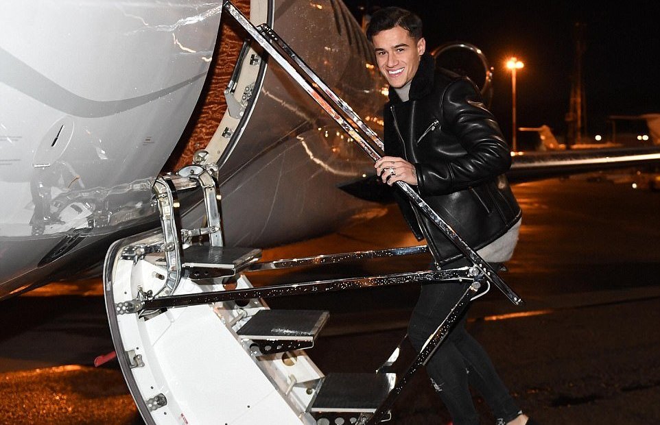 Ảnh bài viết Coutinho rạng rỡ lên máy bay đến Barcelona