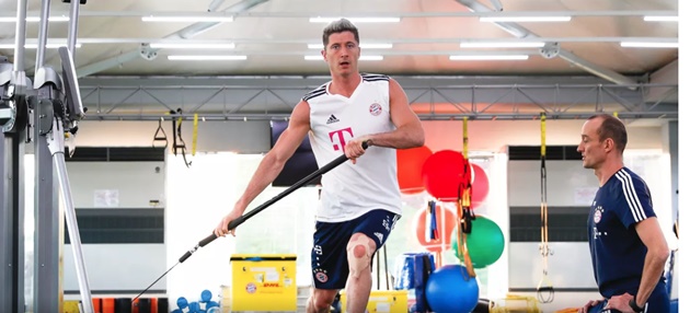 Ảnh bài viết Lewandowski vùi đầu trong phòng tập gym chờ ngày tái xuất