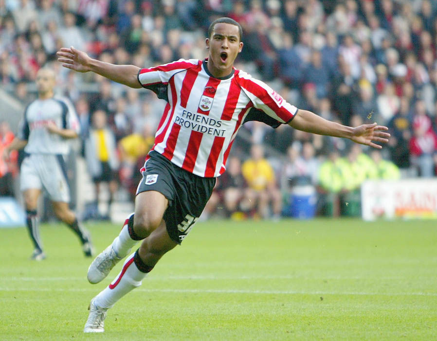 Ảnh bài viết Walcott sẵn sàng giảm lương để đến Southampton