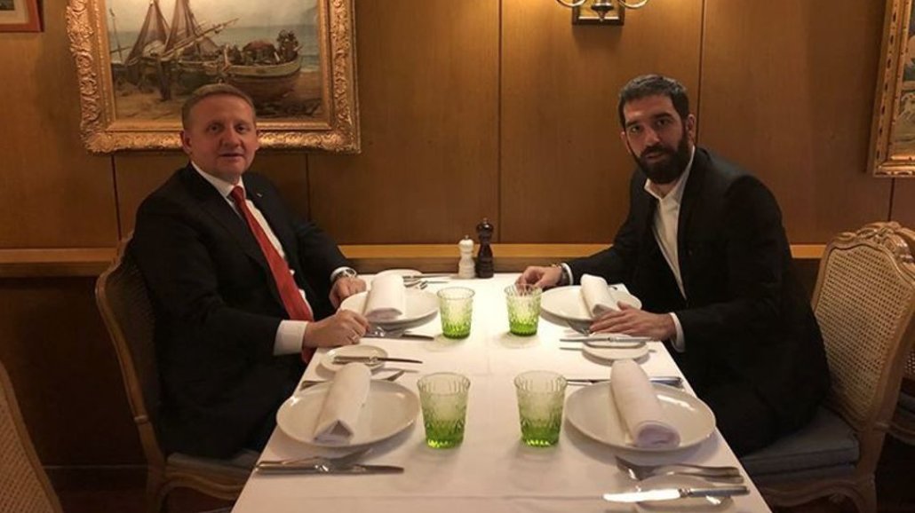 XÁC NHẬN: Arda Turan sắp được giải thoát