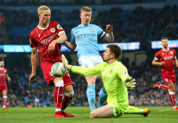 Ảnh bài viết Bay như chim, thủ môn Bristol City khiến đội chủ nhà ngao ngán