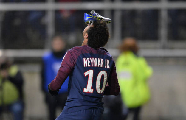 Ẩn ý đằng sau màn ăn mừng của Neymar trong trận với Amiens