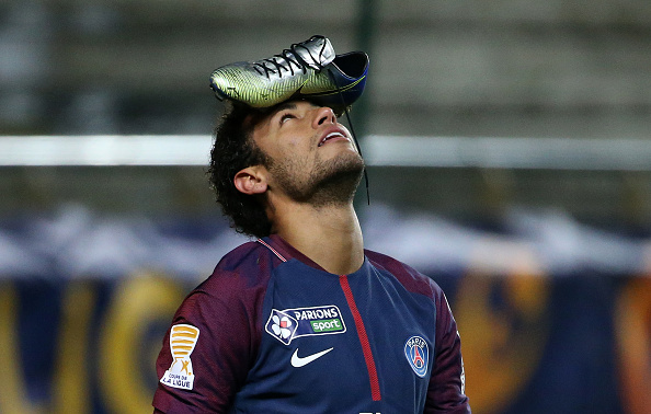 Mở tỉ số trên chấm 11m, Neymar đưa PSG vào bán kết