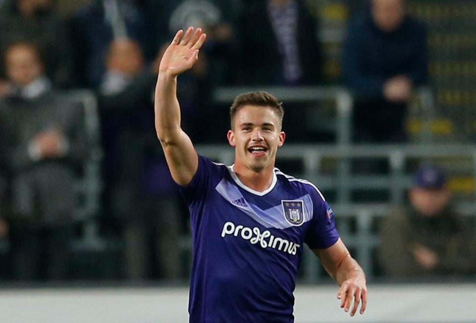 Điểm tin sáng 12/01: M.U nhận cú hích từ Dendoncker; Liverpool chào bán Sturridge