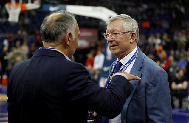 Ảnh bài viết Sir Alex, Hazard, Bruyne và dàn sao Ngoại hạng Anh háo hức đi xem bóng rổ