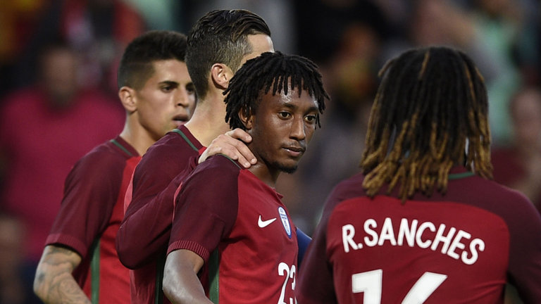Điểm tin sáng 14/01: Mourinho nắn gân học trò; Liverpool chi tiền mua sao chạy cánh