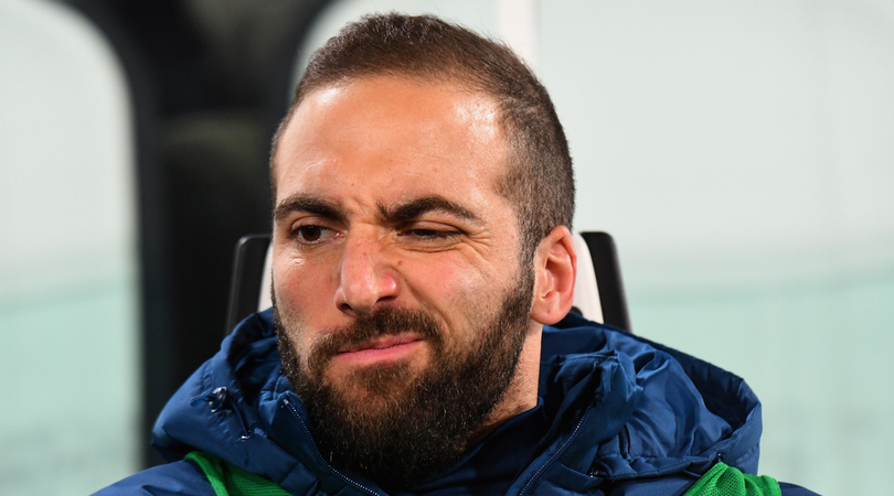 'Trốn' Juventus, Higuain lấn sân bóng đá phủi