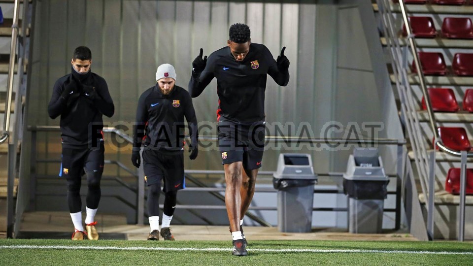 Ảnh bài viết Yerry Mina khiến Messi, Suarez choáng váng trong buổi tập đầu ở Barca