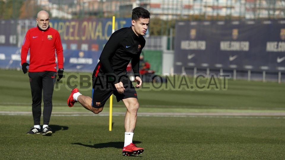 Ảnh bài viết Coutinho lại lủi thủi tập một mình ở Barcelona