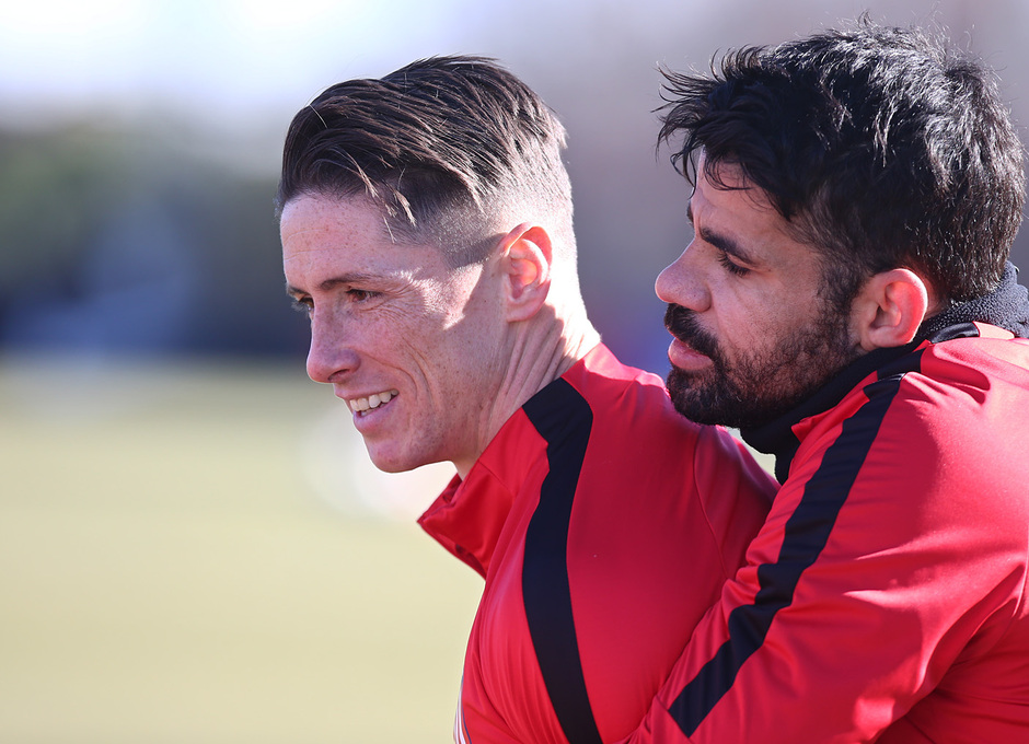 Ảnh bài viết Diego Costa "tình tứ" với Fernando Torres trên sân tập