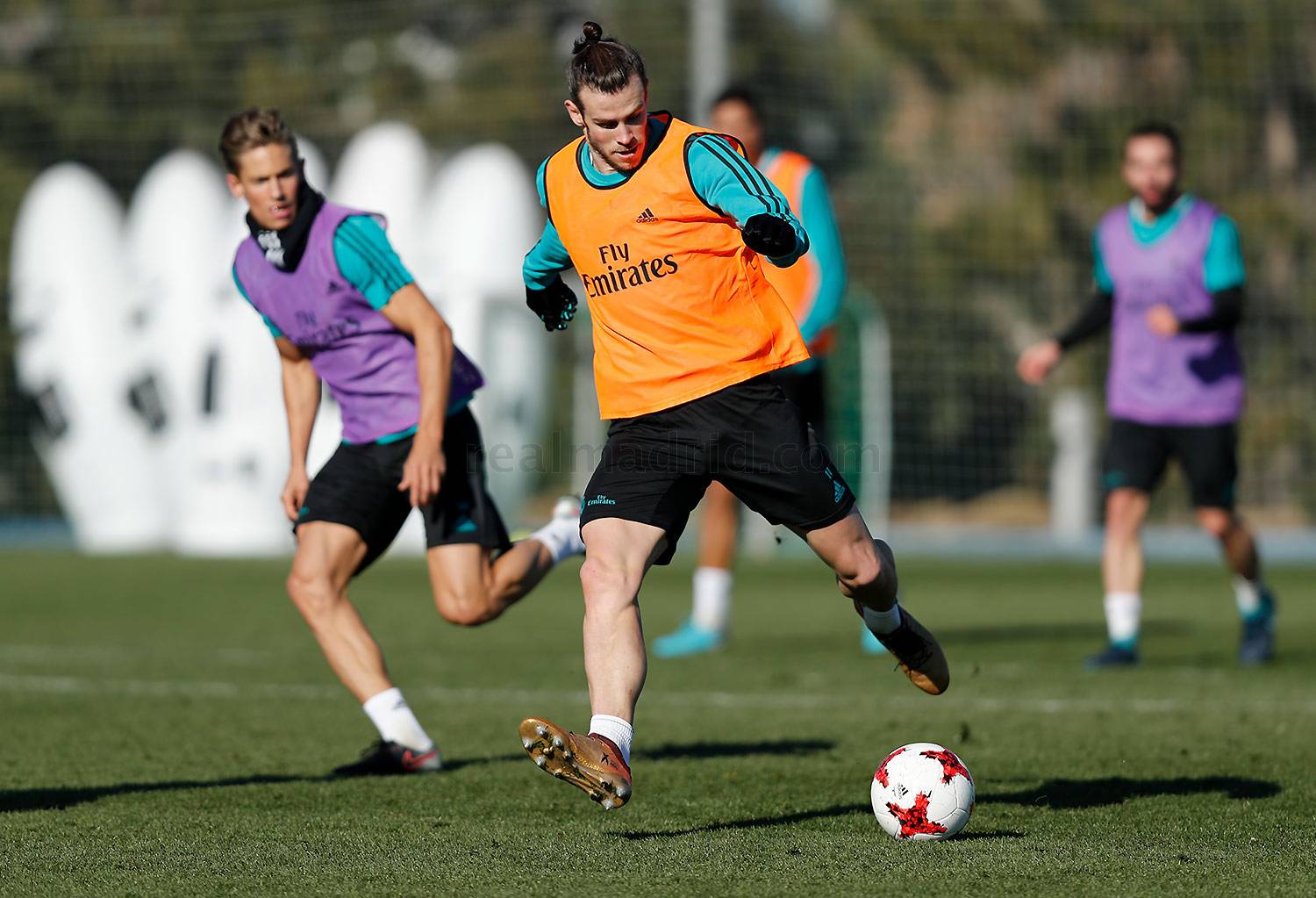 Ảnh bài viết Khủng hoảng trầm trọng, tiếng cười tắt hẳn trên sân tập Real Madrid