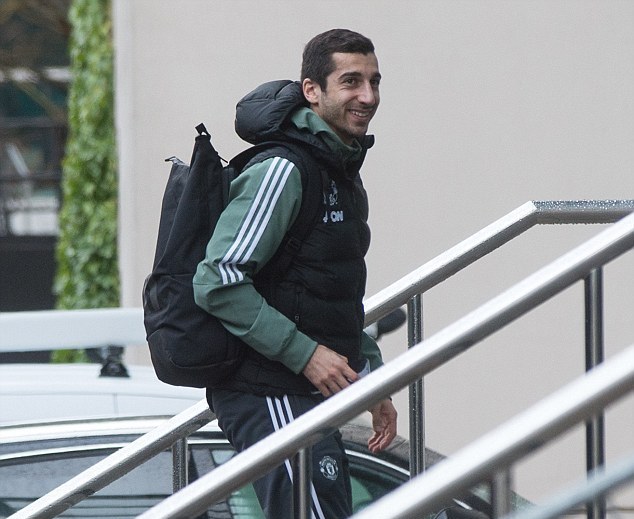 Ảnh bài viết Mặc tin đồn bị bán, Henrikh Mkhitaryan cười tươi tắn khi hội quân