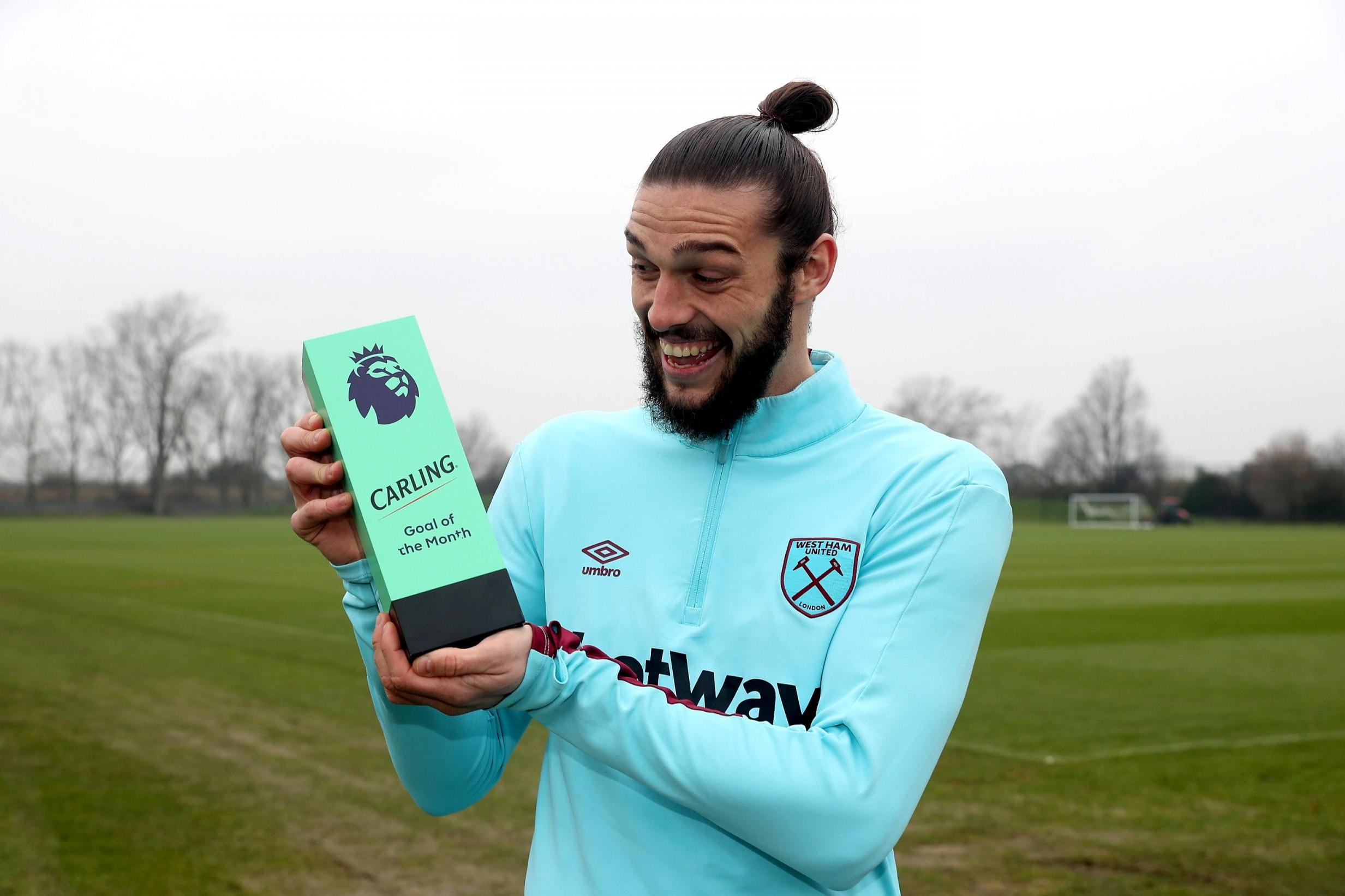 West Ham không muốn giữ, nhưng Chelsea cũng khó có Carroll