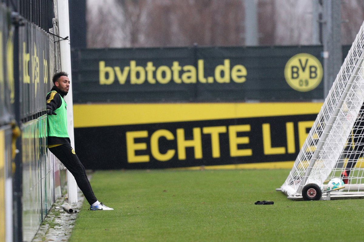 Ảnh bài viết Aubameyang trầm tư trong buổi tập cuối ở Dortmund?
