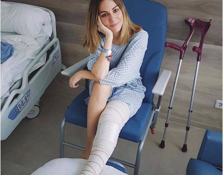 Bồ De Gea đăng ảnh băng chân kín mít, fan Man Utd sốt sắng