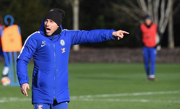 Ảnh bài viết Chelsea hòa 4 trận liền, HLV Conte quát tháo ầm ĩ trên sân tập