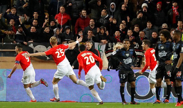 Monaco 2-2 Nice: Balotelli gọi, Falcao trả lời