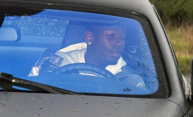 Ảnh bài viết Paul Pogba lái siêu xe, hí hửng đến sân tập