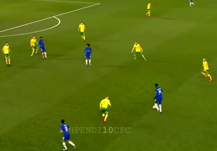 Tài năng trẻ Robert Kenedy của Chelsea đã chơi thế nào trước Norwich 