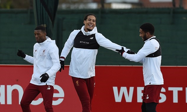 Ảnh bài viết Van Dijk trở lại, Liverpool sẵn sàng phả hơi nóng vào gáy M.U